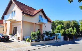 Pokoje 100 m od morza